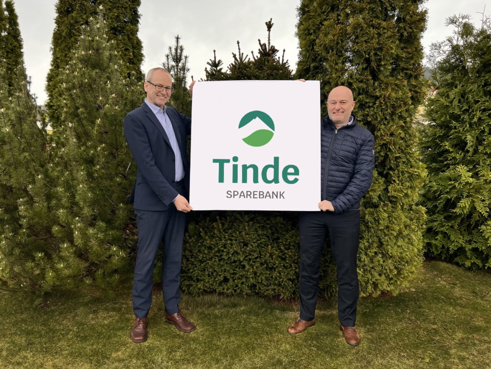 Jonny og Odd Kjetil med Tinde plakat